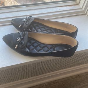 Micheal Kors size 6.5 black flats